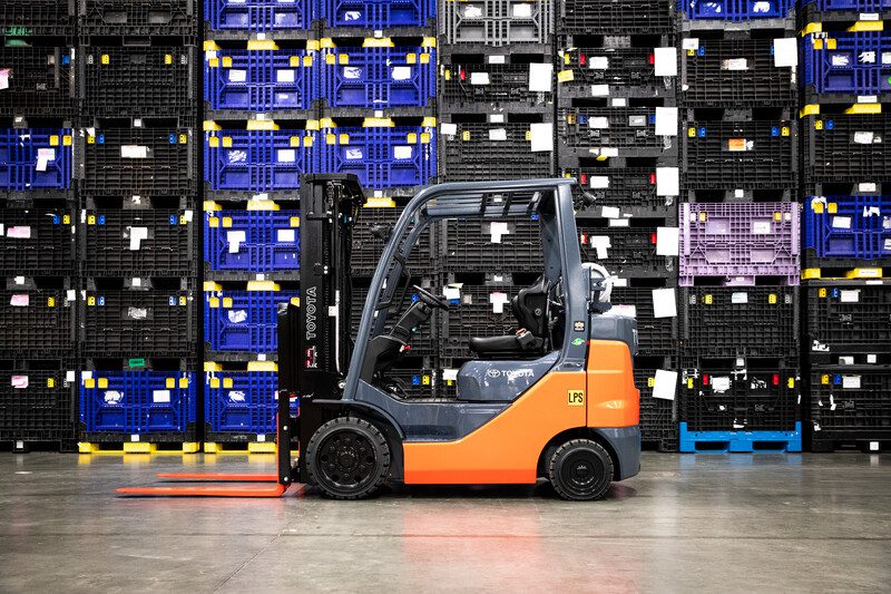 Selecting the Right Forklift Tires: Pneumatic vs. Cushion